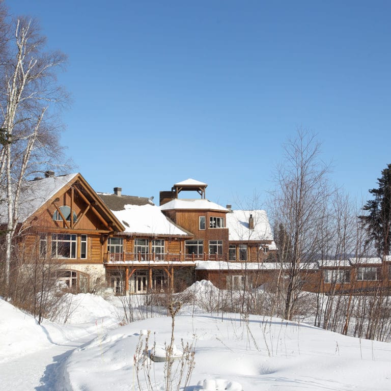 vue exterieur auberge lac taureau